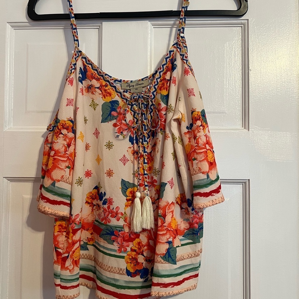 #59 FLYING TOMATO • TROPICAL FLORAL • COLD SHOULDER TOP